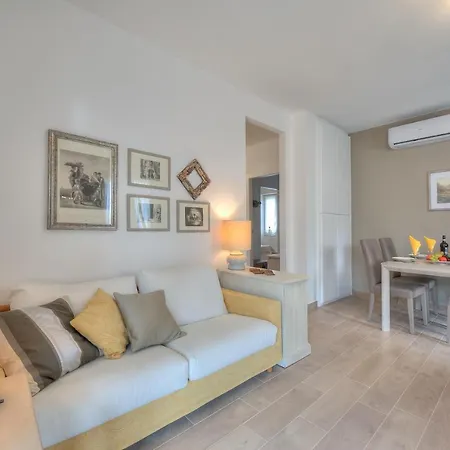 Elena Apart-balcony & Parking Private - Happy Апартаменты Сало