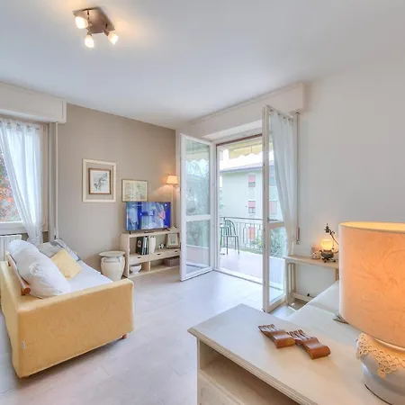 Elena Apart-balcony & Parking Private - Happy Апартаменты