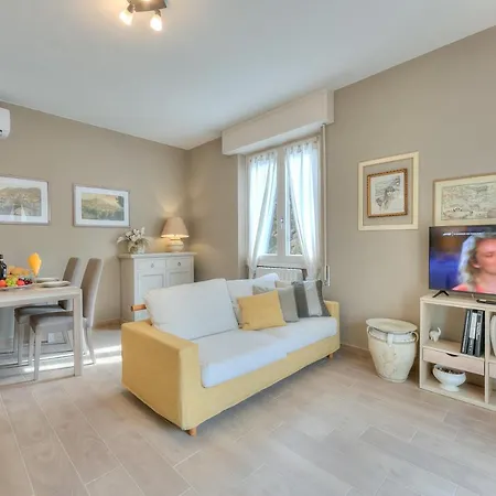 Elena Apart-balcony & Parking Private - Happy