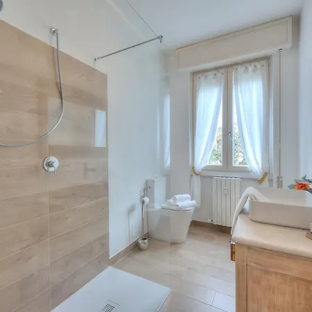 Elena Apart-balcony & Parking Private - Happy Апартаменты