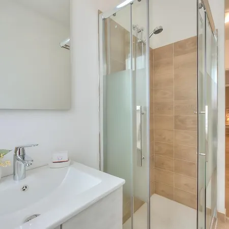 Elena Apart-balcony & Parking Private - Happy * Сало