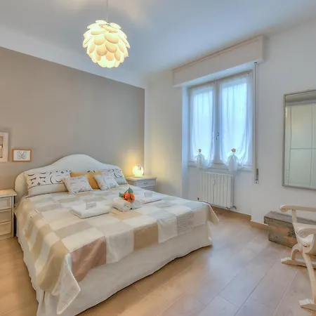 Апартаменты Elena Apart-balcony & Parking Private - Happy Сало