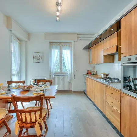 Апартаменты Elena Apart-balcony & Parking Private - Happy *